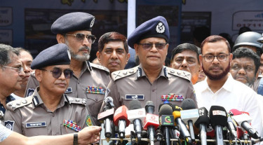 ঈদে নিরাপদ যাত্রা নিশ্চিতে গাবতলী পরিদর্শনে আইজিপি-ডিএমপি কমিশনার
