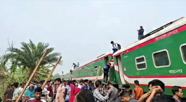 ১৯ ঘণ্টাতেও উদ্ধার করা সম্ভব হয়নি নীলসাগরের সবকটি বগি