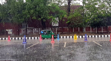 ঢাকায় ঝড়ো হাওয়া, বজ্রবৃষ্টি
