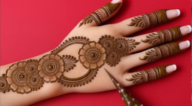 ঈদে মেহেদি রাঙানো হাত