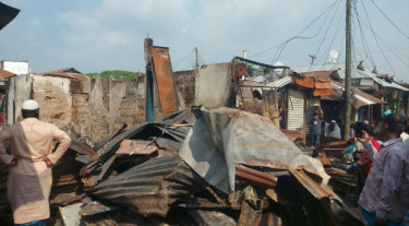 কমলনগরের তোরাবগঞ্জ বাজারে আগুনে পুড়েছে সাত দোকান, কোটি টাকার ক্ষতি