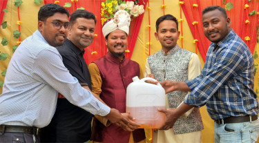ঠাকুরগাঁওয়ে বিয়ের অনুষ্ঠানে বরকে জ্বালানি তেল উপহার