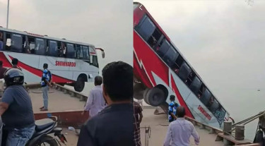 পদ্মায় বাসডুবি: ঢাকার ডুবুরি প্রত্যাহার, কাজ করছে ফরিদপুর ইউনিট