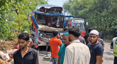 ফেনীতে ট্রাকের পেছনে বাসের ধাক্কা, আহত ৮