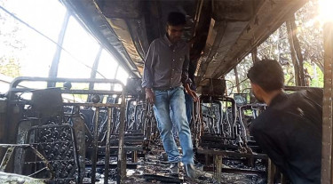 যশোরে ঢাকাগামী বাস ভস্মিভূত, রক্ষা পেয়েছেন যাত্রীরা