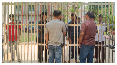 সাংস্কৃতিক অনুষ্ঠান বন্ধ হওয়ায় অধ্যক্ষের কক্ষে-মূল ফটকে শিক্ষার্থীদের তালা