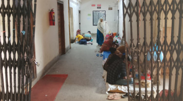 পক্সের ওয়ার্ডে হামের রোগী,সংক্রামক ব্যাধি হাসপাতালে বারান্দাও খালি নেই