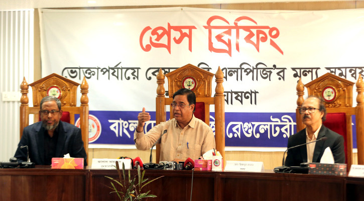 ১২ কেজি এলপিজির দাম বাড়লো ৩৮৭ টাকা