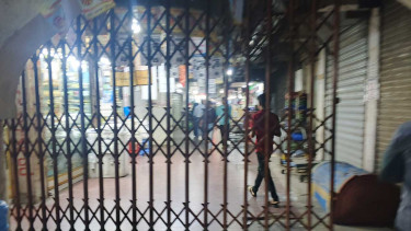 সন্ধ্যার পরও চলছে মার্কেট, রাত ৮টা পর্যন্ত খোলা রাখার দাবি