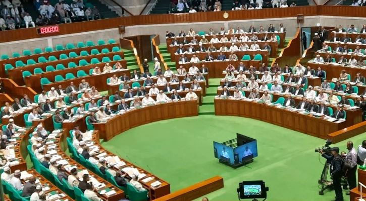 সরকারি চাকরিতে প্রবেশের বয়সসীমা ৩২ বছর করে সংসদে বিল পাস