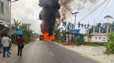 লরিতে আগুন, চালকের দুঃসাহসী ভূমিকায় রক্ষা পেল ফিলিং স্টেশন