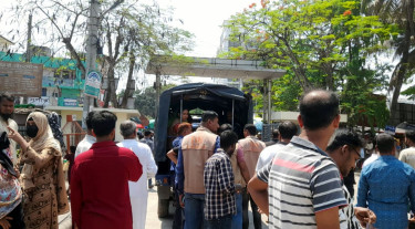 ফরিদপুর মেডিকেলে ডিবির হানা: দালাল চক্রের ১৫ সদস্য আটক