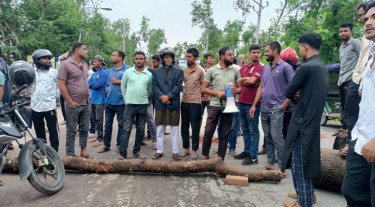 গোপালগঞ্জে জ্বালানি তেল না পেয়ে বাইকারদের মহাসড়ক অবরোধ