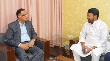 পাট প্রতিমন্ত্রীর সঙ্গে রাসিক প্রশাসকের সৌজন্য সাক্ষাৎ
