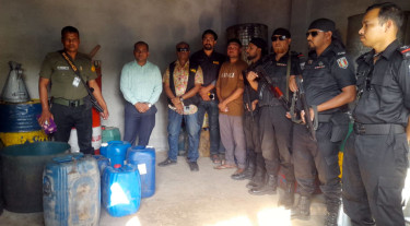 পার্বতীপুরে র‌্যাবের অভিযানে ১২শ লিটার পেট্রোল উদ্ধার