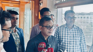 যুদ্ধ পরিস্থিতিতে পণ্যের দাম না বাড়ানো সরকারের অগ্রাধিকার: বাণিজ্যমন্ত্রী