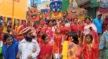 যশোরে বর্ণাঢ্য আয়োজনে বর্ষবরণ, শোভাযাত্রায় অব্যবস্থাপনা নিয়ে অসন্তোষ