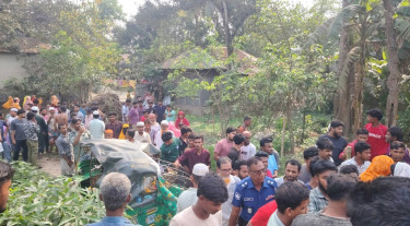 কুমিল্লায় কাভার্ডভ্যানের চাপায় মা-ছেলে নিহত