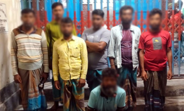 নিষেধাজ্ঞা অমান্য করে মাছ ধরায় ১৩ জেলে আটক