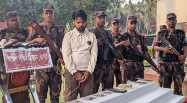 প্রায় দুই কোটি টাকার সোনার পেস্ট ও বিদেশি মুদ্রাসহ ভারতীয় নাগরিক আটক