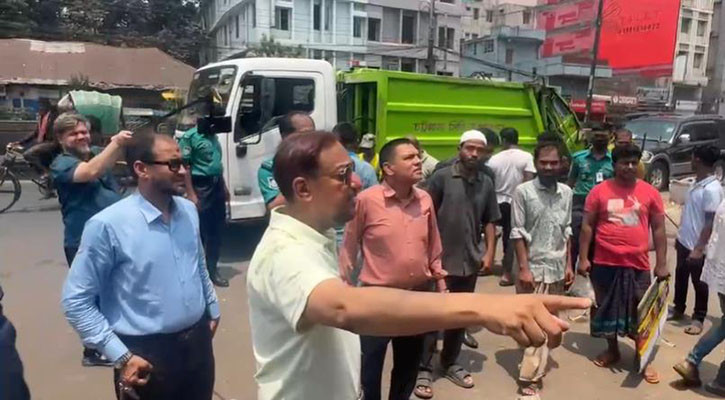 সড়ক ও ফুটপাত দখল রোধে অ্যাকশনে চসিক মেয়র