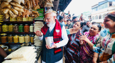ঝালমুড়ি খেলাম আমি, আর ঝাল লাগল তৃণমূলের: নরেন্দ্র মোদী