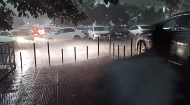 তাপদাহ ভেঙে বিকেলে নামলো প্রশান্তির বৃষ্টি