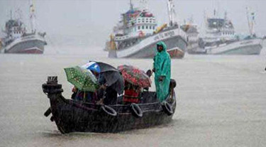 ১৩ অঞ্চলের নদীবন্দরে সতর্ক সংকেত