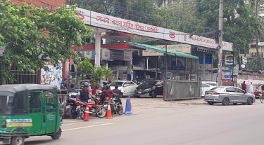 পাম্পে তেল পর্যাপ্ত, কমেছে গাড়ির ভিড়