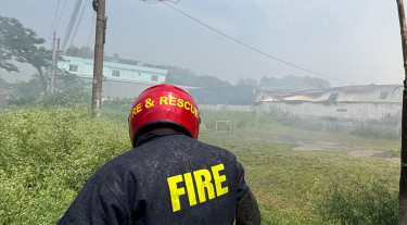 ডেমরার আমুলিয়ায় লাগা আগুন আড়াই ঘণ্টায় নিয়ন্ত্রণে