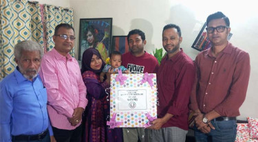 ফুল দেওয়া সাত মাসের নাসরের জন্য প্রধানমন্ত্রীর উপহার