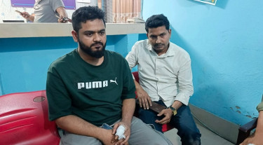 চাঁপাইনবাবগঞ্জে দুই সাংবাদিককে পিটিয়ে জখম