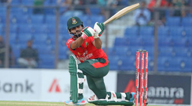 নিচে যারা খেলে তাদের কিছুটা ছাড় দেওয়া উচিত: শামীম