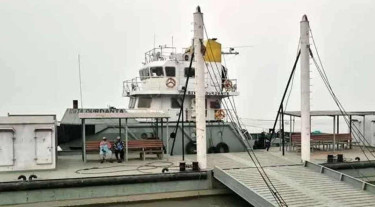 ২ দিন ধরে হাতিয়া রুটে ফেরি চলাচল বন্ধ, ভোগান্তি