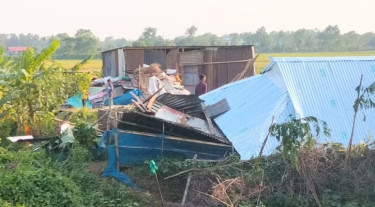 ঝড়ে ঘরের নির্মাণাধীন চাল ভেঙে একজনের মৃত্যু