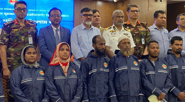 রেইনকোট পেলেন ঢাকা উত্তরের ২৫০০ পরিচ্ছন্নতাকর্মী
