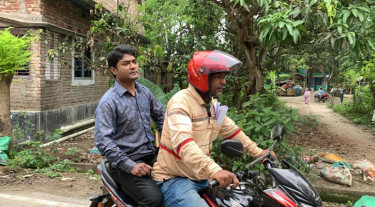 এমপির ফোনকল পেয়ে মোটরসাইকেলে ছুটে এলেন ইউএনও