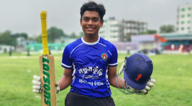 তরিকুল পরশের ব্যাটে রানের তাণ্ডব, ৩২ বলে ১০৮!