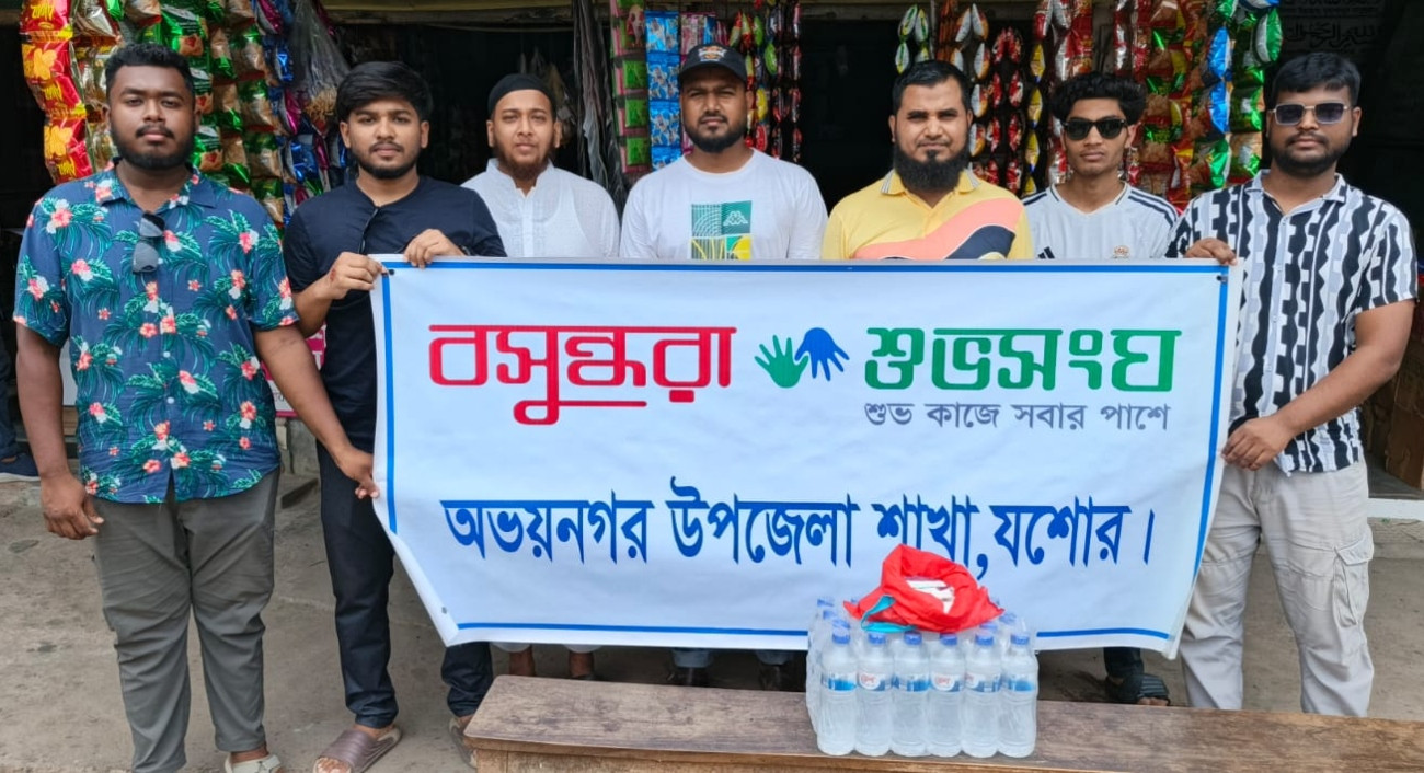 অভয়নগরে শ্রমজীবীদের মধ্যে পানি-স্যালাইন বিতরণ করেছে বসুন্ধরা শুভসংঘ