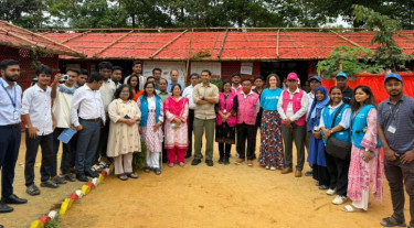 রোহিঙ্গা ক্যাম্পে লার্নিং সেন্টার পরিদর্শন করলেন ববি হাজ্জাজ