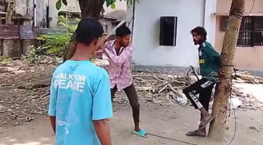 ‘হৃদয়, একটু দাঁড়াও ভাইয়া’, তবু থামেনি লাঠিপেটা