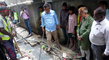 ড্রেন দখল করে ভবন নির্মাণ করায় মসিক প্রশাসকের অভিযান