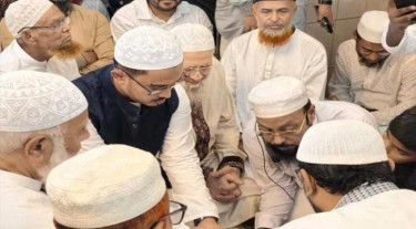 মসজিদে আকদ সারলেন ডাকসুর ভিপি সাদিক কায়েম