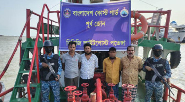 ২০ লাখ টাকার সাড়ে ১৭ হাজার লিটার ডিজেলসহ দুইটি ট্যাংকার জব্দ