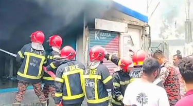 ফতুল্লায় ফোমের বালিশ কারখানায় অগ্নিকাণ্ডে ব্যাপক ক্ষয়ক্ষতি