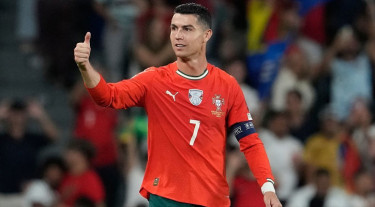 ‘রোনালদোর ক্ষুধা এখনো ট্রফি না পাওয়া তরুণের মতো’