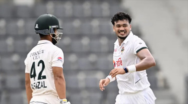 প্রথম সেশন নিজেদের করে নিল বাংলাদেশ