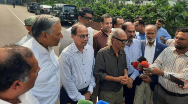 বিভিন্ন মামলায় অভিযুক্ত ২৮২ সাংবাদিকের তালিকা প্রধানমন্ত্রীর কাছে হস্তান্তর