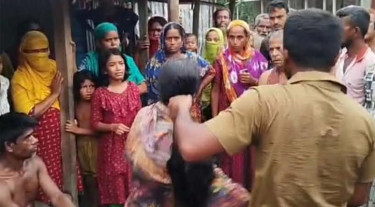 পরকীয়া: যুগলকে শেকলে বেঁধে হেনস্তা, নারীর চুল কাটার চেষ্টা