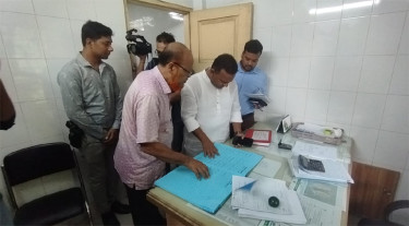 বিভিন্ন দপ্তর আকস্মিক পরিদর্শনে প্রতিমন্ত্রী, ফাঁকা মিলল অনেকের চেয়ার
